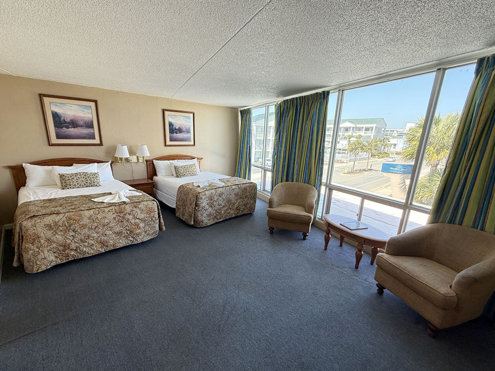 accommodation Ocean View Two Room Efficiency with 3 Queen Beds