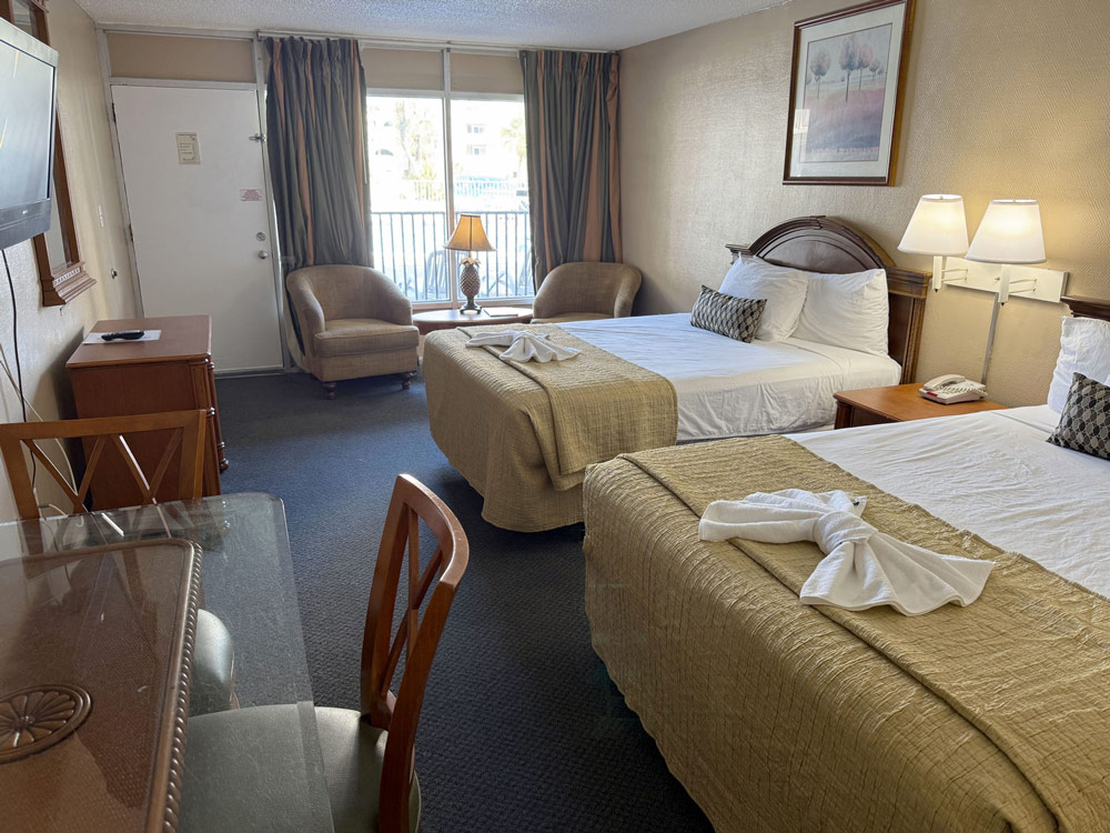 accommodation Smoking Side View with 2 Queen Beds