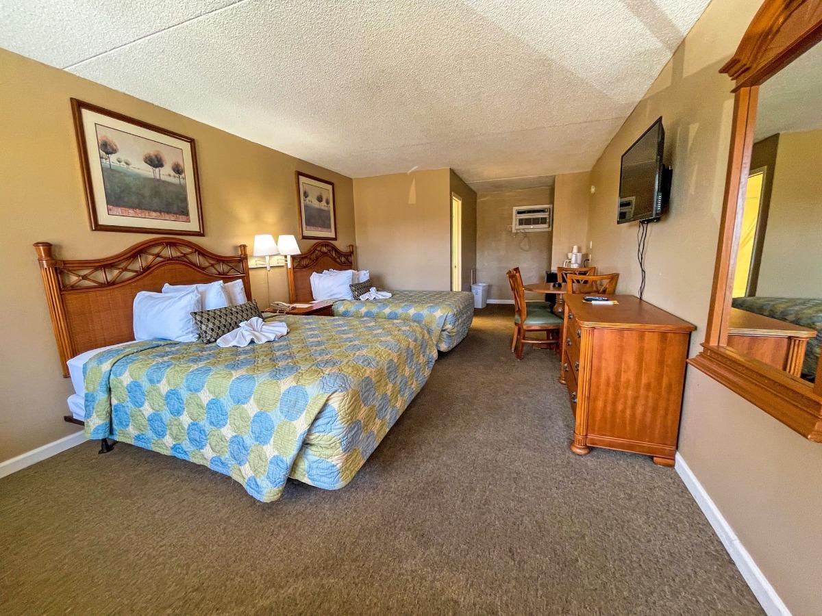 accommodation Smoking Side View with 2 Queen Beds